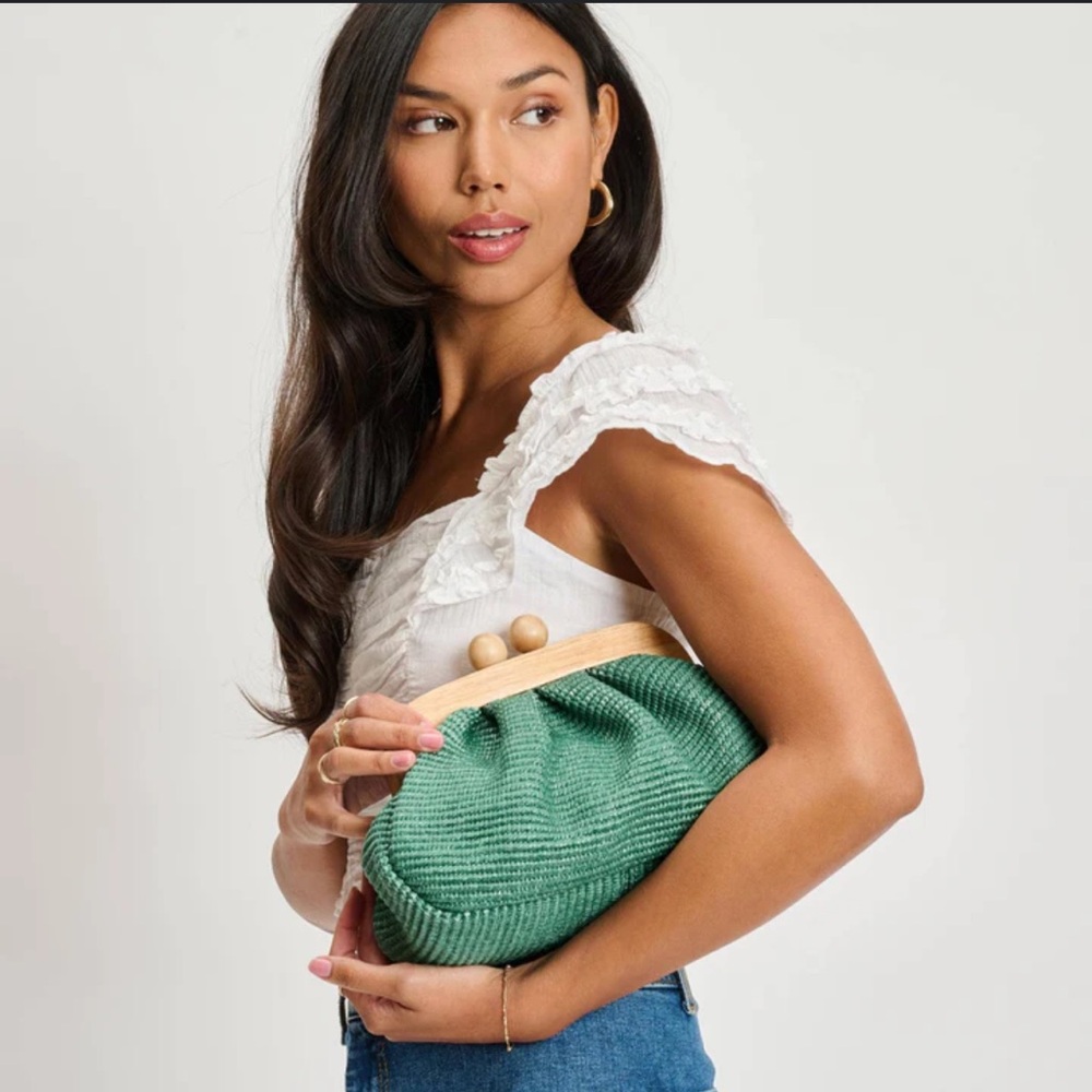 Urban Expressions | Green Clutch with Wooden Handle - Picture 2 of 8